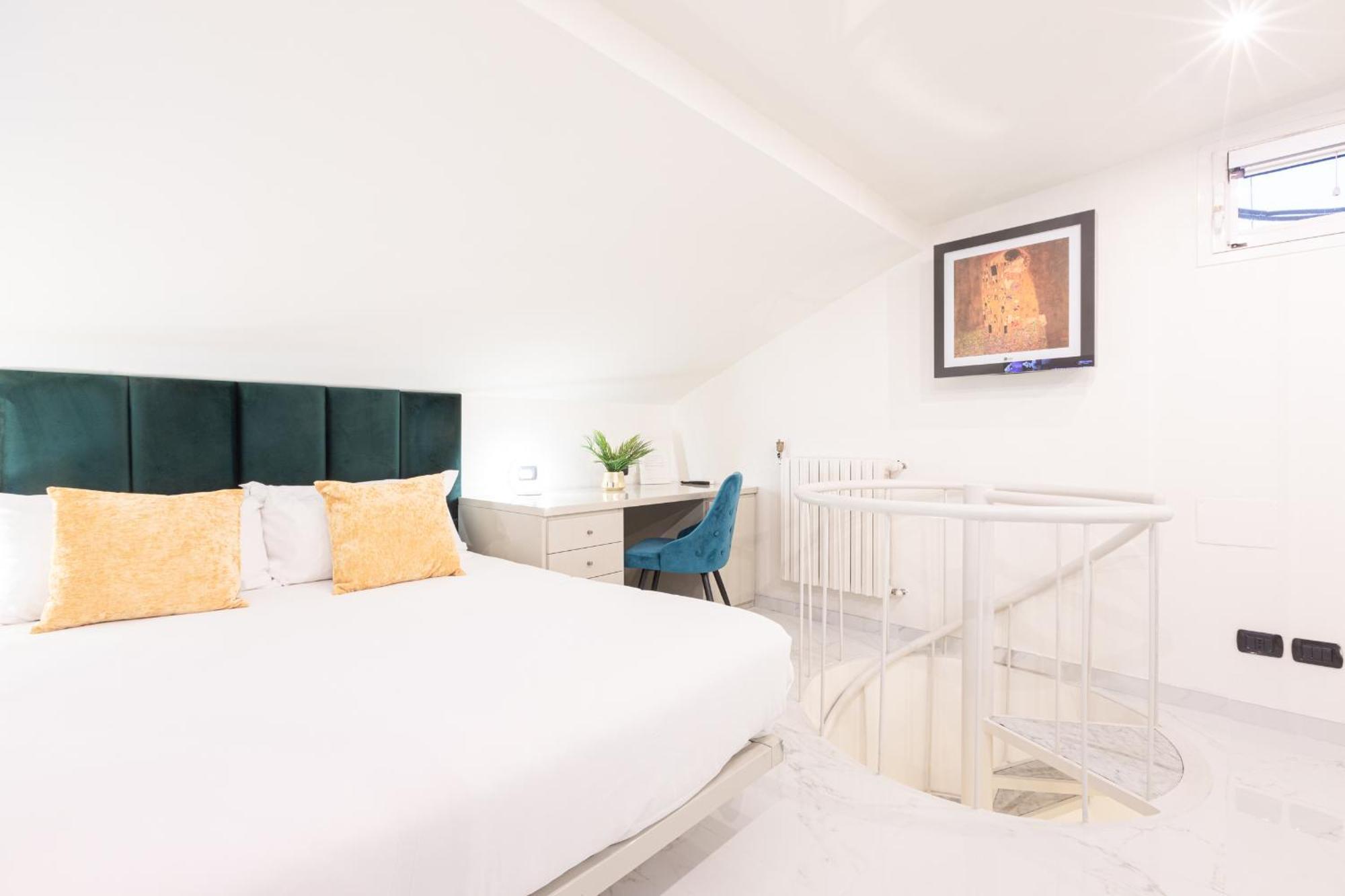 Monte Napoleone Split-Level Terrace Apartment - Top Collection Milan Bagian luar foto