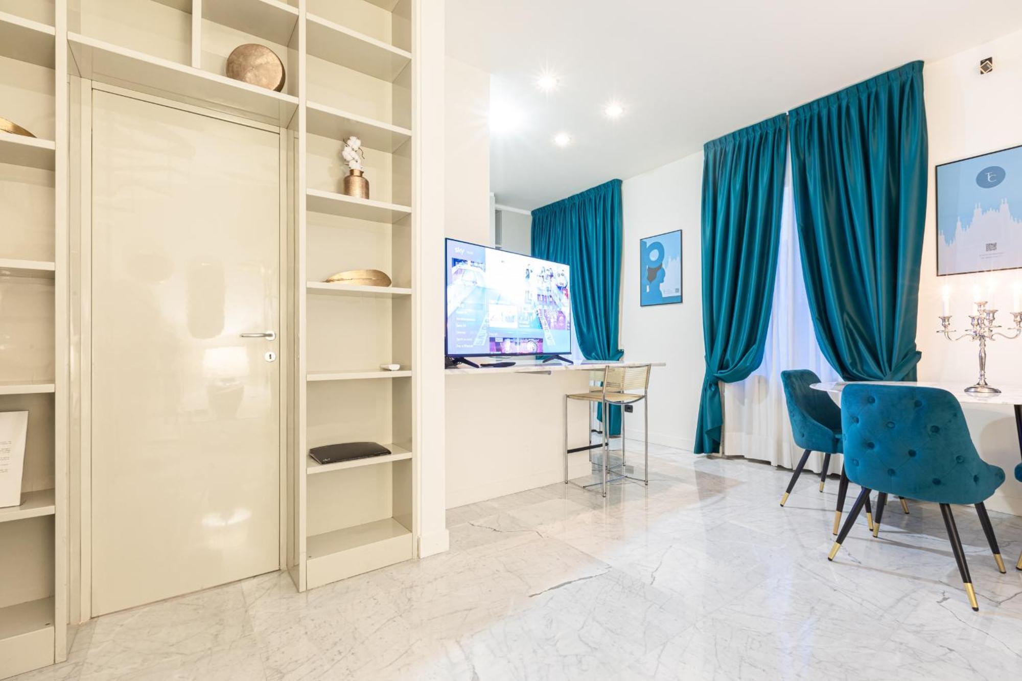 Monte Napoleone Split-Level Terrace Apartment - Top Collection Milan Bagian luar foto