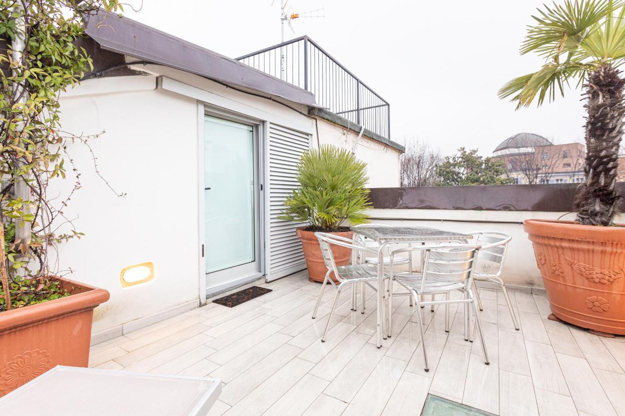 Monte Napoleone Split-Level Terrace Apartment - Top Collection Milan Bagian luar foto