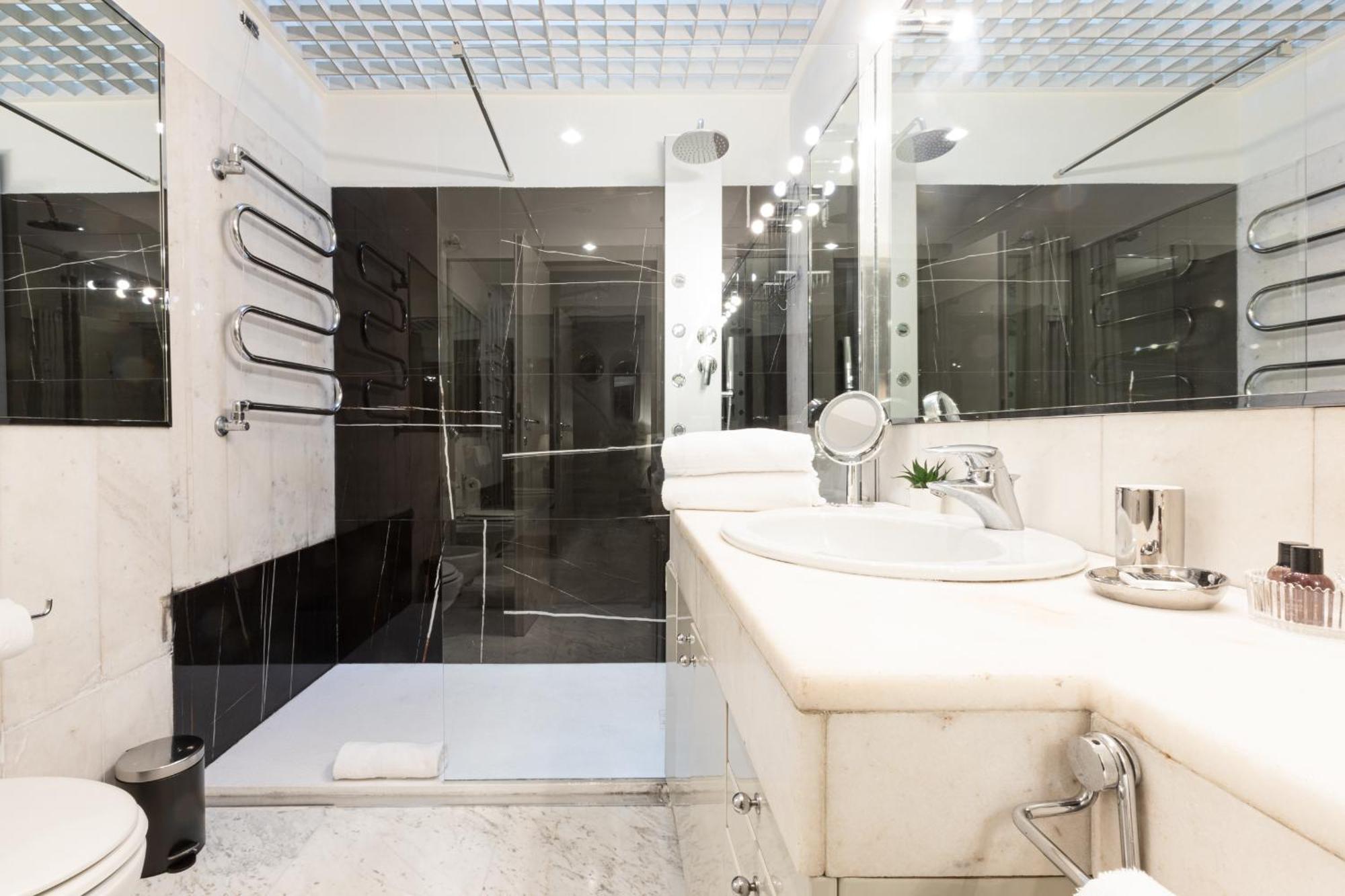 Monte Napoleone Split-Level Terrace Apartment - Top Collection Milan Bagian luar foto