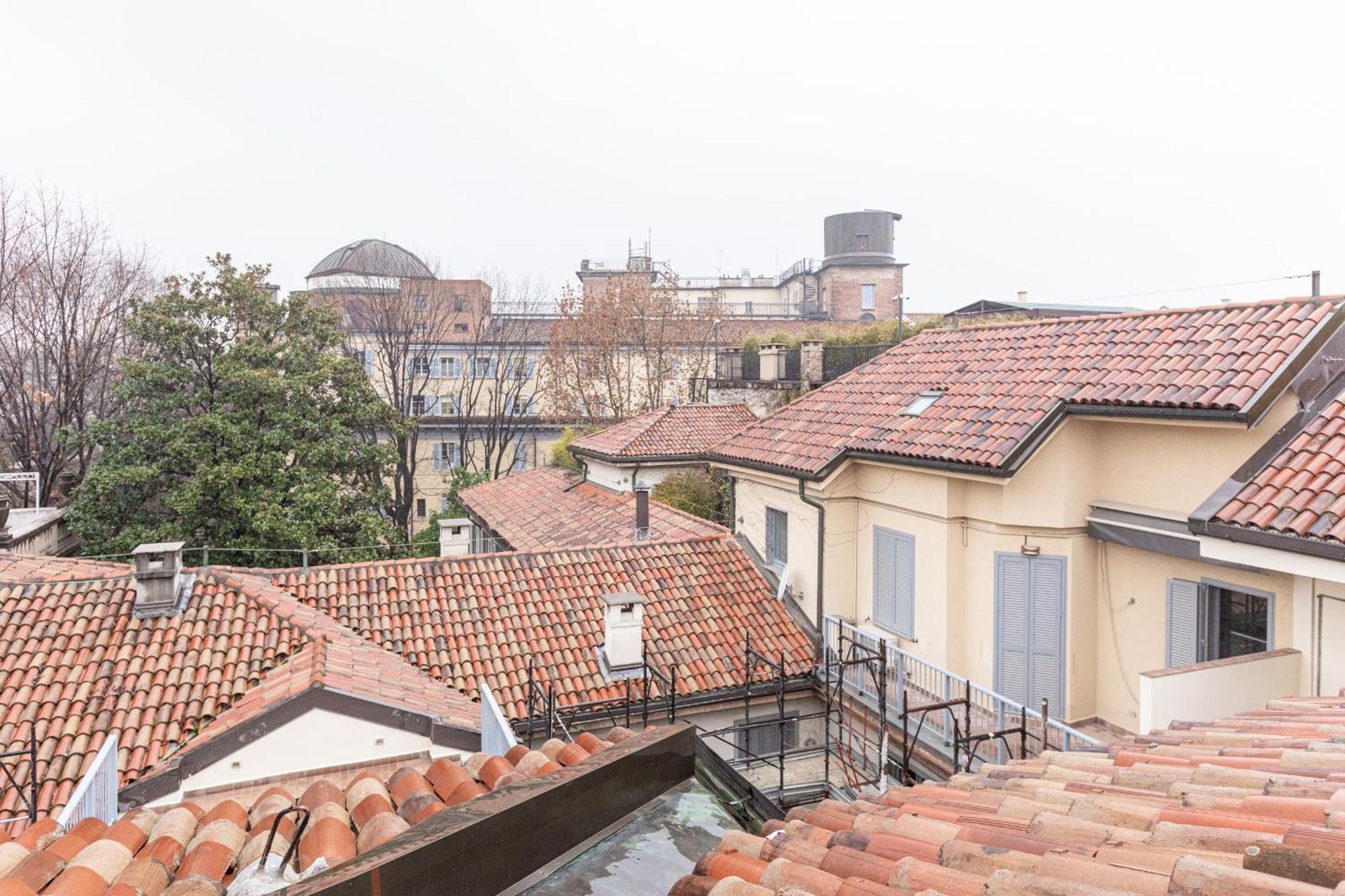 Monte Napoleone Split-Level Terrace Apartment - Top Collection Milan Bagian luar foto